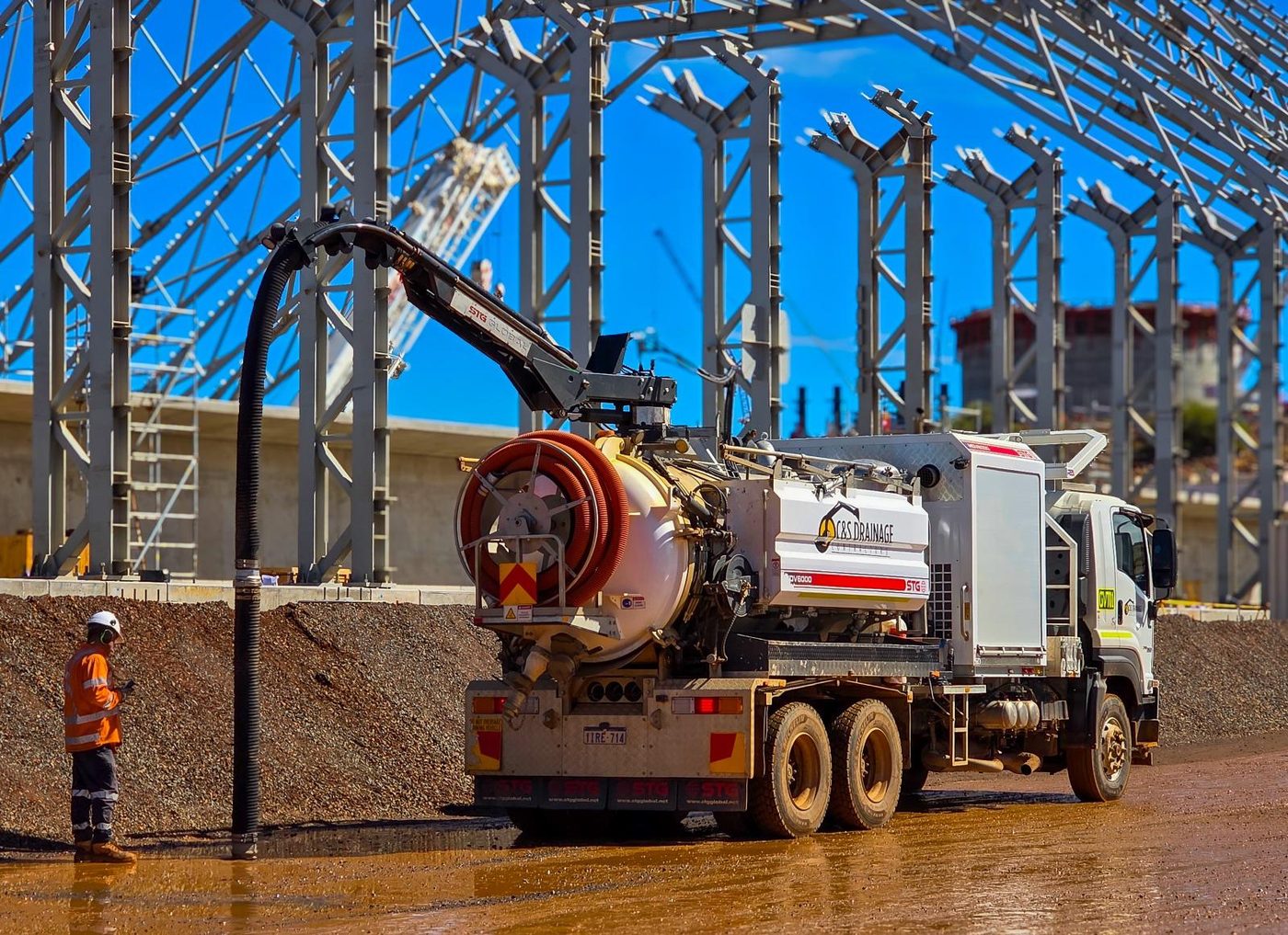 C&S Drainage 6,000L vac truck working beneath structural steel at Perdaman Ceres