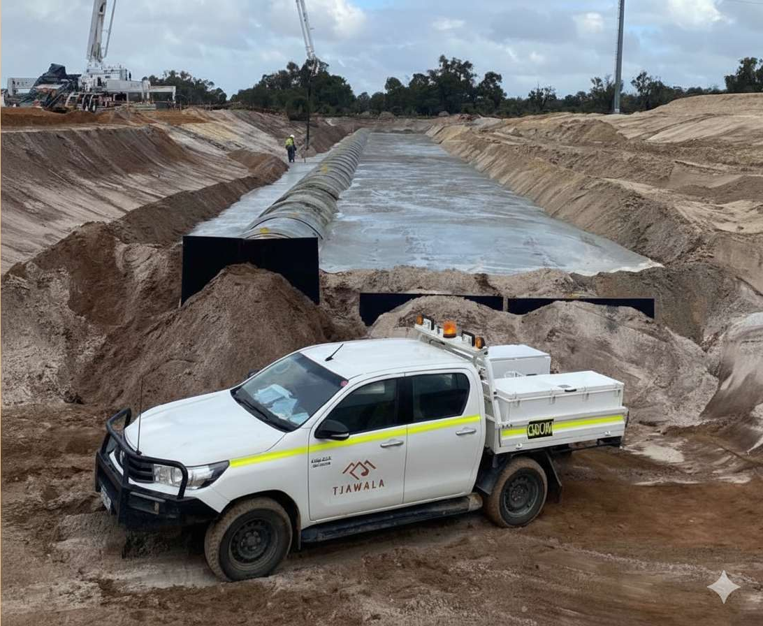 Tjawala crew vehicle on site at the MELconnx drainage corridor